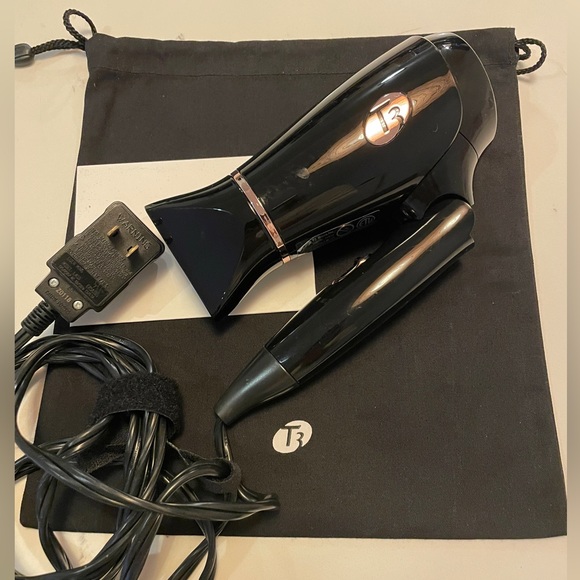 T3 Featherweight Compact Folding Travel Hair Dryer - Picture 1 of 7